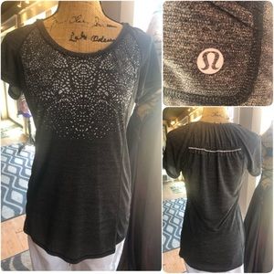 Lululemon tee